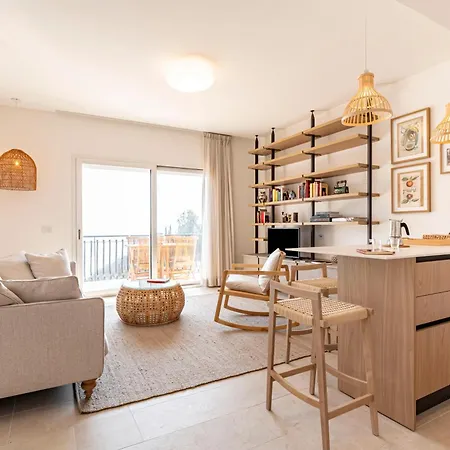 Lovely With Romantic Sea View